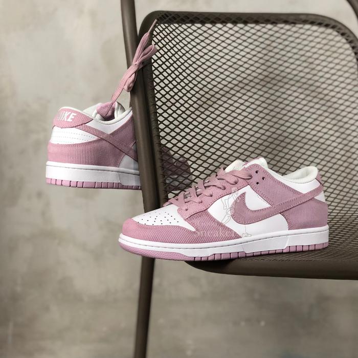 Sepatu Sneakers Nike Low Dunk Pink Corduroy