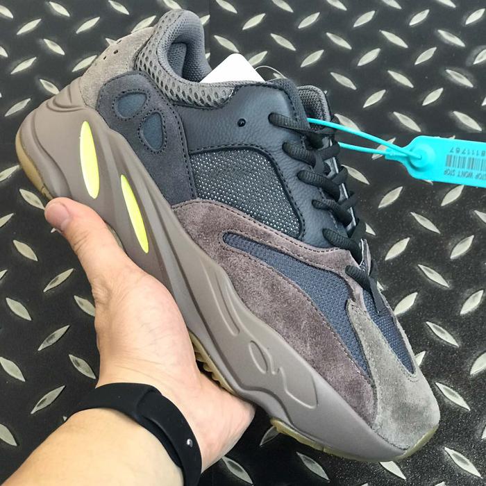 Yeezy Boost 700 Mauve