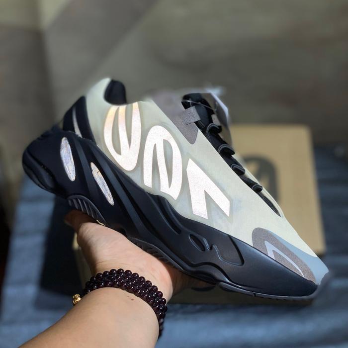 Yeezy Boost 700 MNVN Bone