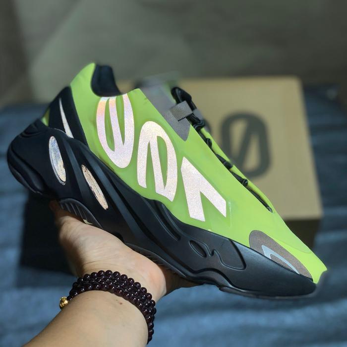 Yeezy Boost 700 MNVN Phospor