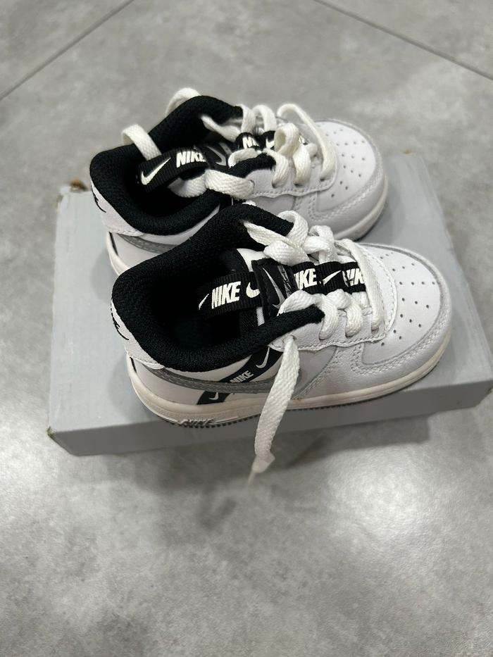 Preloved Sepatu anak Original Nike Force 1 LV8 (TD) - White 21