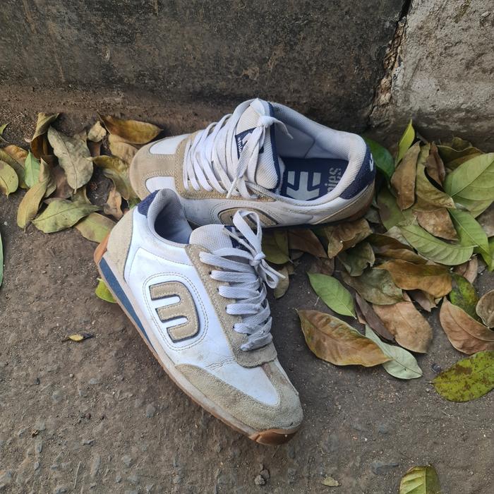 sepatu skateboard etnies low cut
