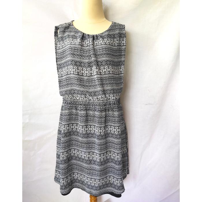 Preloved SLEEVELESS Dress By Arnaldo Bassini Motif Etnik