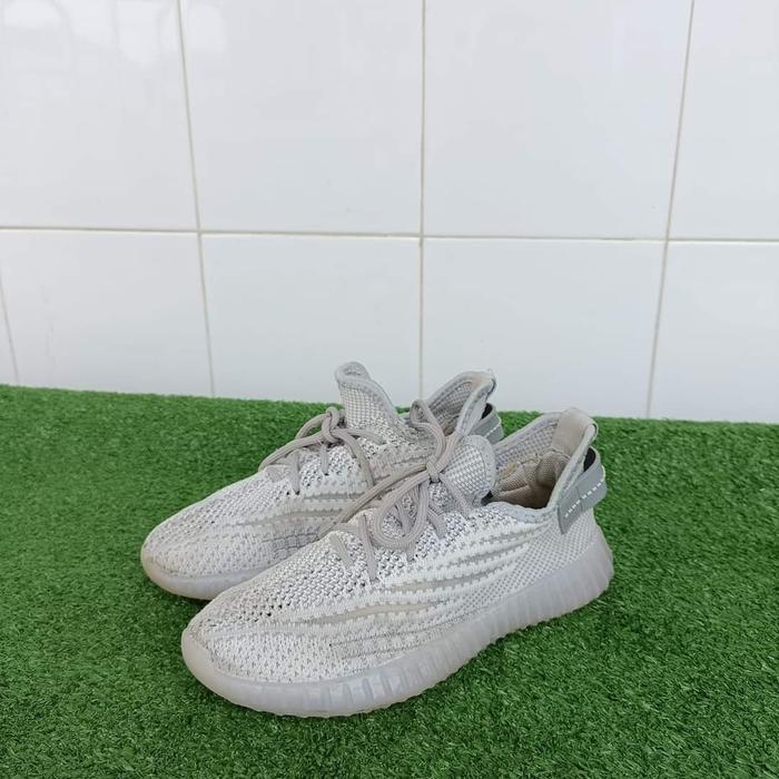 Laa yezzy size 35 - sepatu second preloved bekas anak import murah