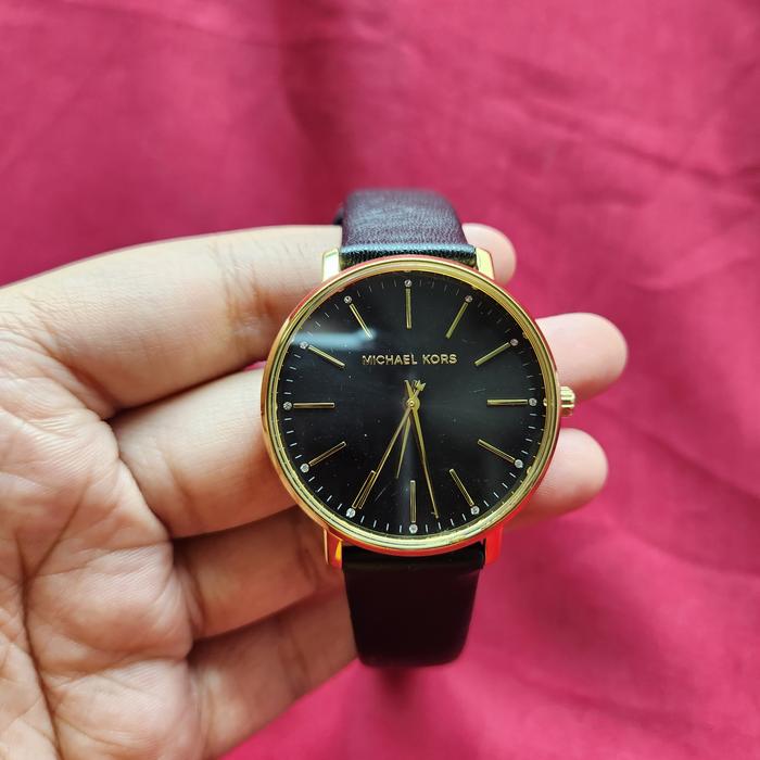 jam mk leather hitam