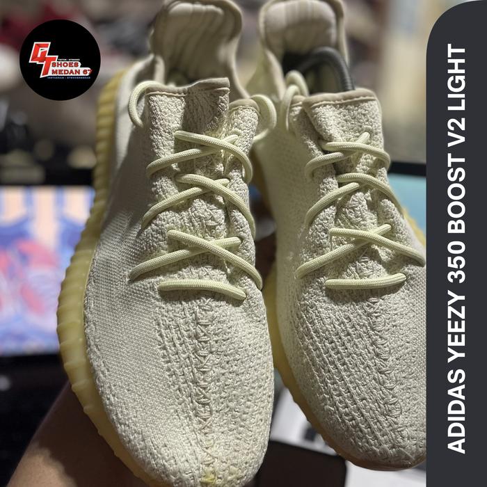 Adidas Yeezy 350 boost V2 light size 44 insole 27 cm Made in China.