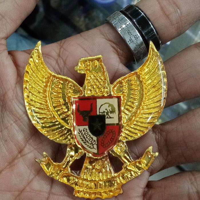 pin emblem garuda