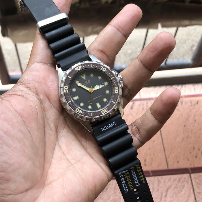 Casio Diver Vintage MD 513 Japan Screw back rare item