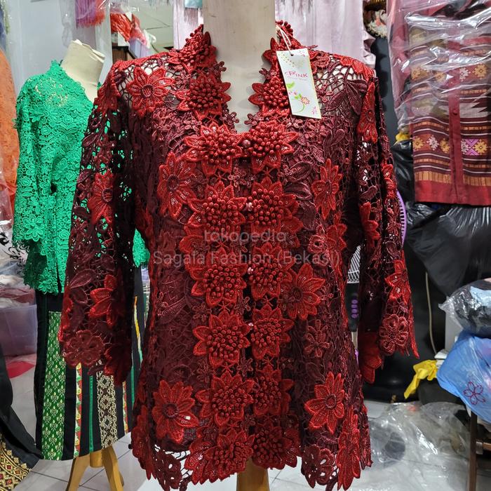Kebaya merk Pink Butik Super model Bunga warna Merah Maroon