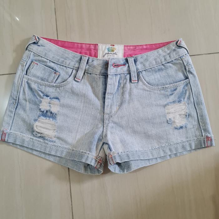 celana pendek gaudi S