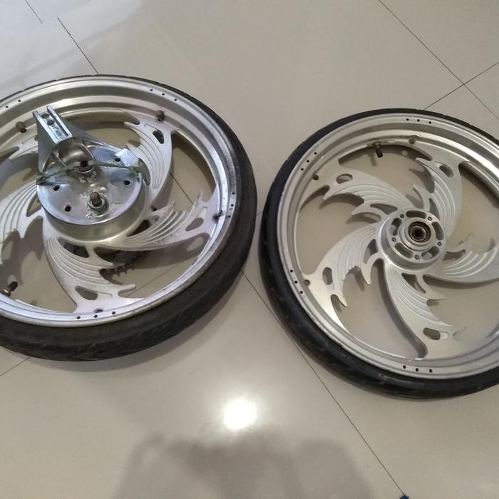 Dijual Satu Paket Velg Lebar Tiger Variasi Bekas Custom di Astrea Gran