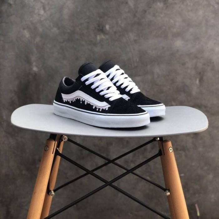sepatu pria vans hitam putih kanvas tali motif lumer