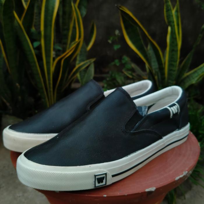 Sepatu Second Casual Brand Warrior Size 38 Insole 24 cm