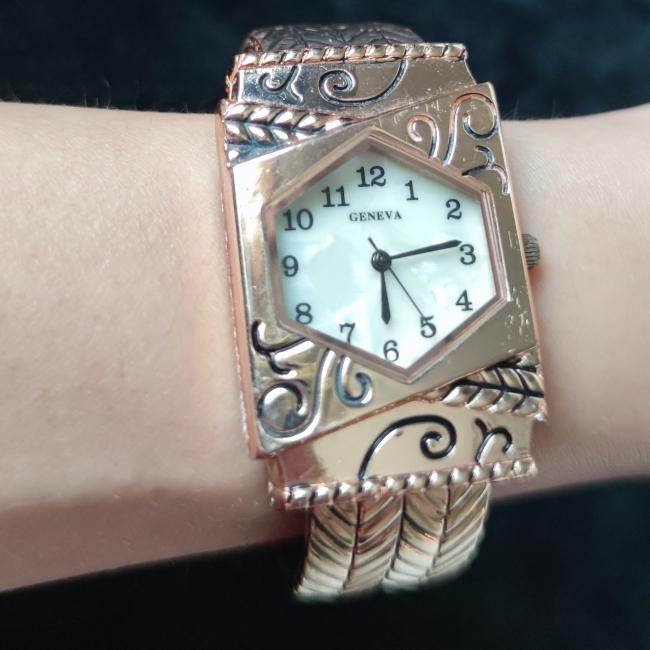 Geneva Mother of Pearl Coppertone Rose Goldtone Watch Jam Tangan A502