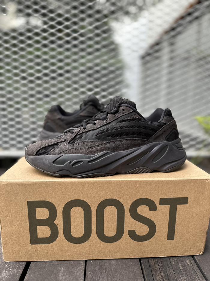 Size 42 Yeezy 700 v2 Vanta Black 100% Authentic Guarante Original