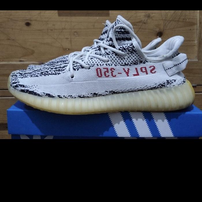 Yeezy Boost 350 V2 zebra second bekas