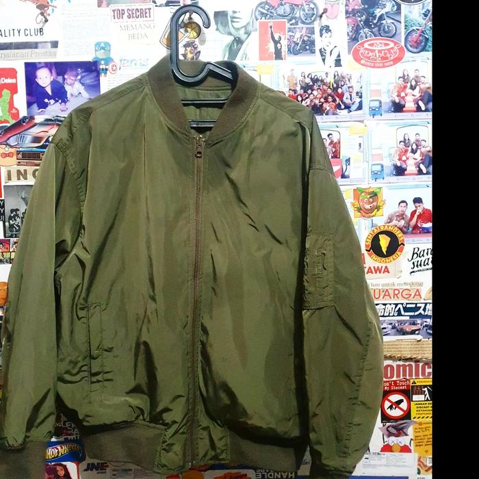 Jaket bomber uniqlo gu reversible puufer bomber jacket