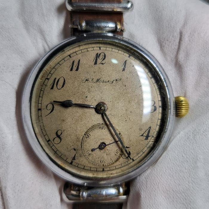 Jam tangan H.Moser & Cie