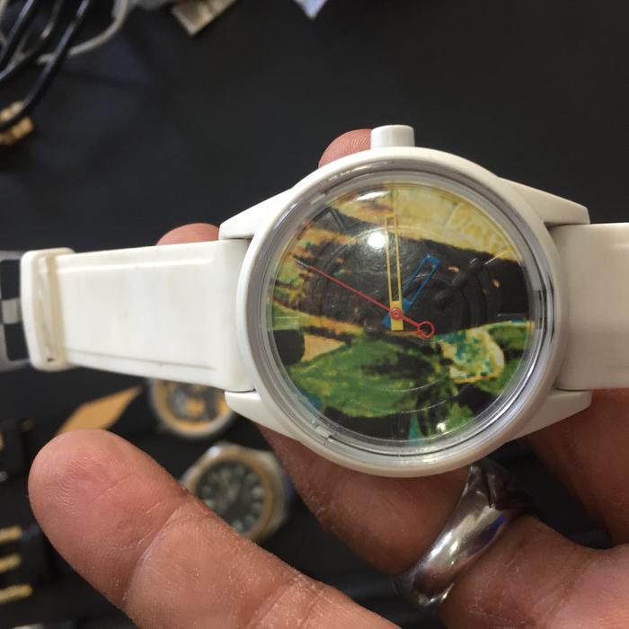 Jam tangan QQ tenaga solar