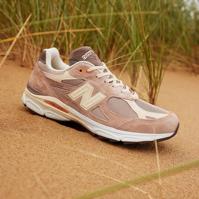 Size? x New Balance 990v3 "Keepin' It Running / Orange Cream" M990SZ3