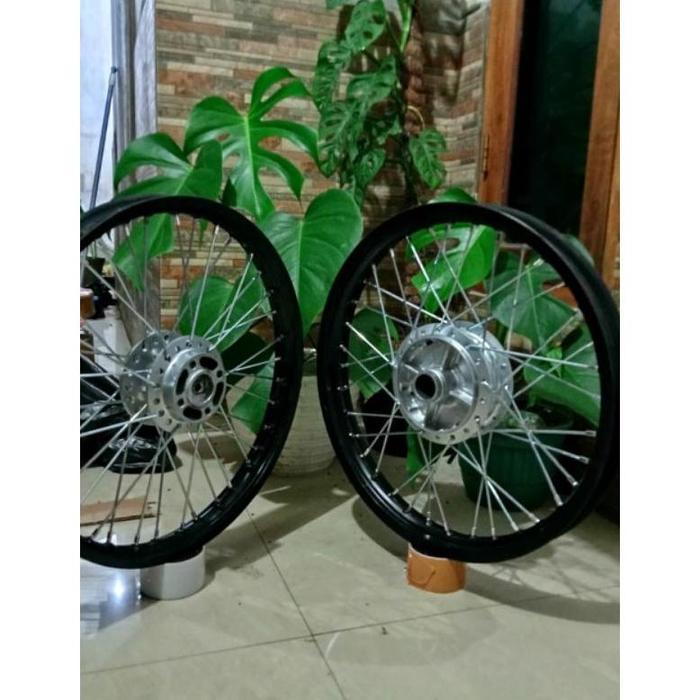 velg/pelek jari-jari variasi copotan Suzuki Shogun 110
