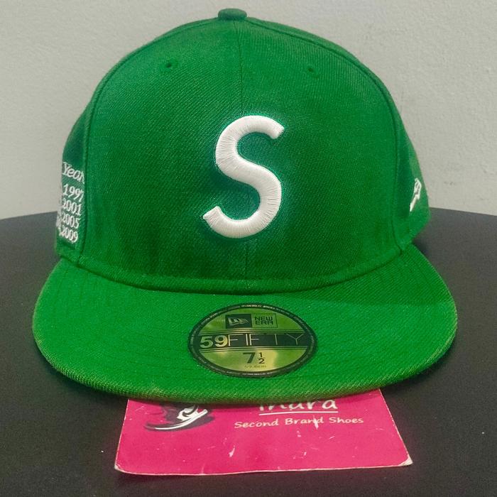 Topi Bekas Supreme World Famous x New Era - Size 7½