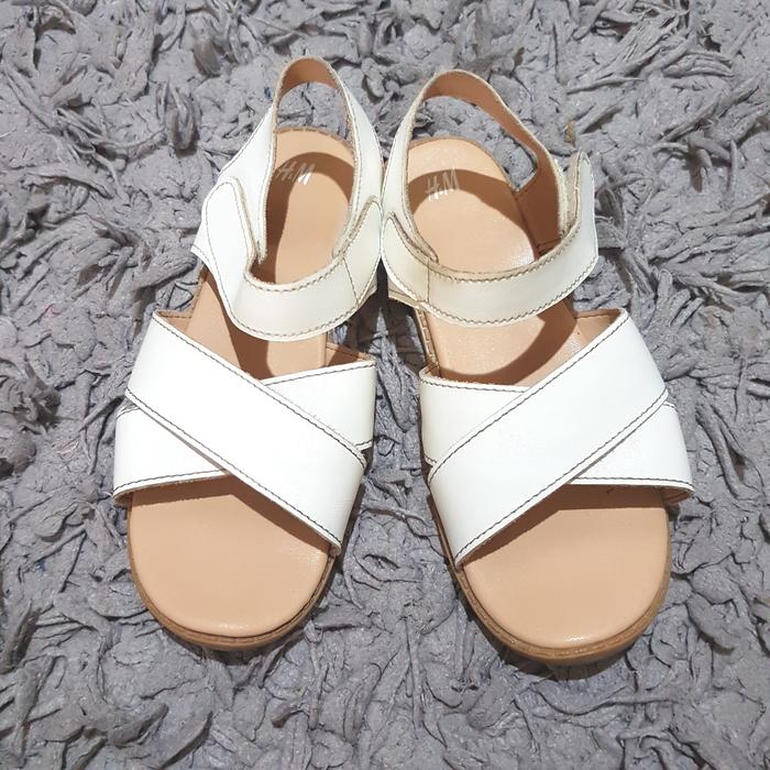 Sepatu Sandal Tali Anak Merek HM Ori size 31 HNM, Warna Putih Bagus.