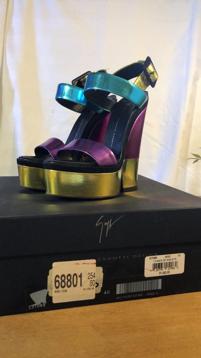 Preloved Authentic Giuseppe Zanotti Woman Metallic Leather Pump