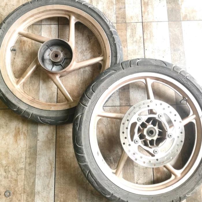 velg velk roda depan belakang set original bajaj pulsar 135 ls