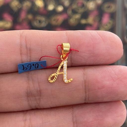 Liontin Inisial Huruf Latin Elegant Emas Asli