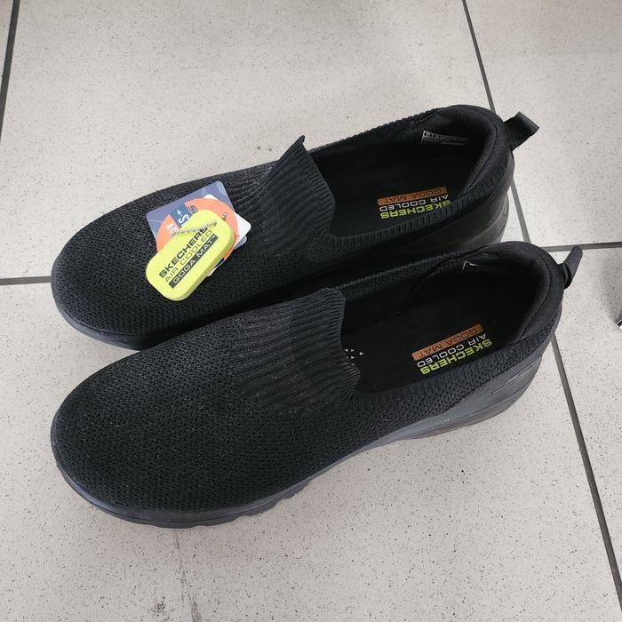 Sepatu Skechers Pria original hitam Air Cooled Goga Mat black slip on