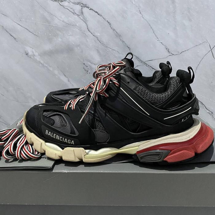 Size 40 Balenciaga Track Bred 100% Authentic Guarante Sneakers