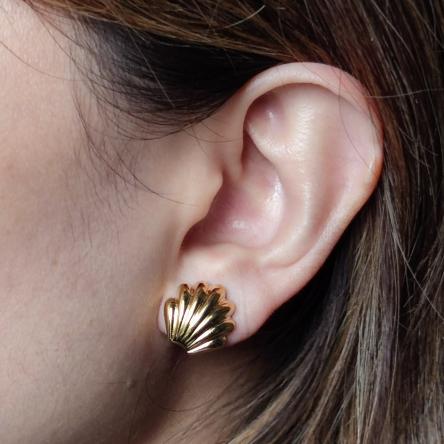 Vintage Monet Shell Goldtone Earrings Anting Wanita A549