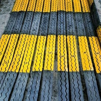 SPEED BUMP POLISI TIDUR KARET