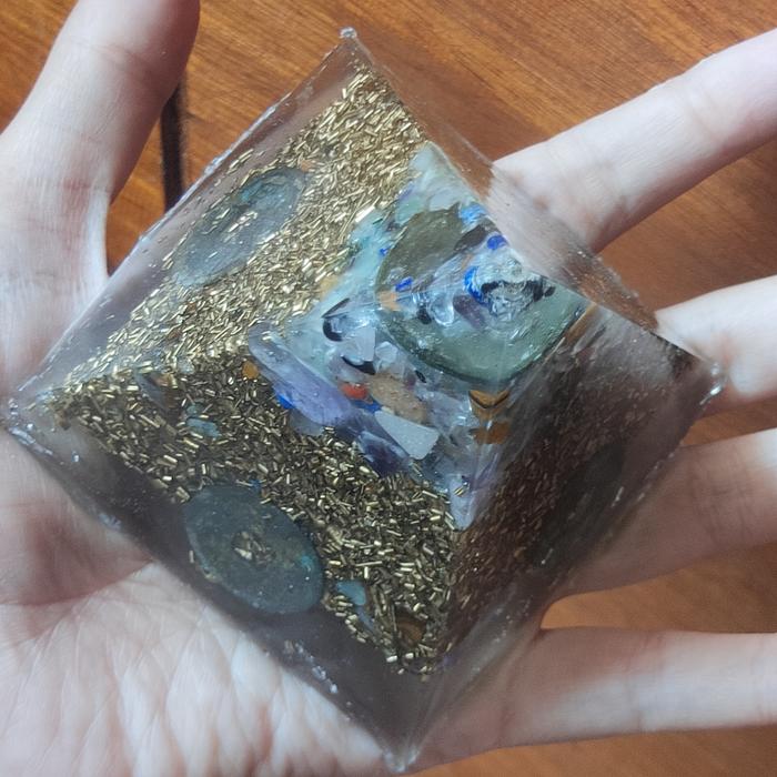 Orgonite Piramida Herkimer High Frekuensi Money magnet