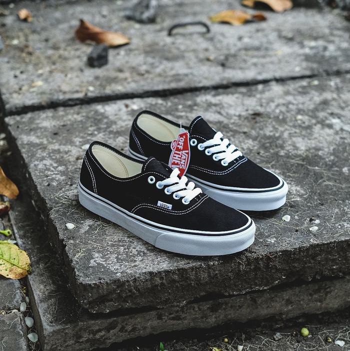 Vans Authentic Black White Navya