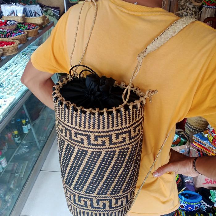 Tas Rotan anjat besar