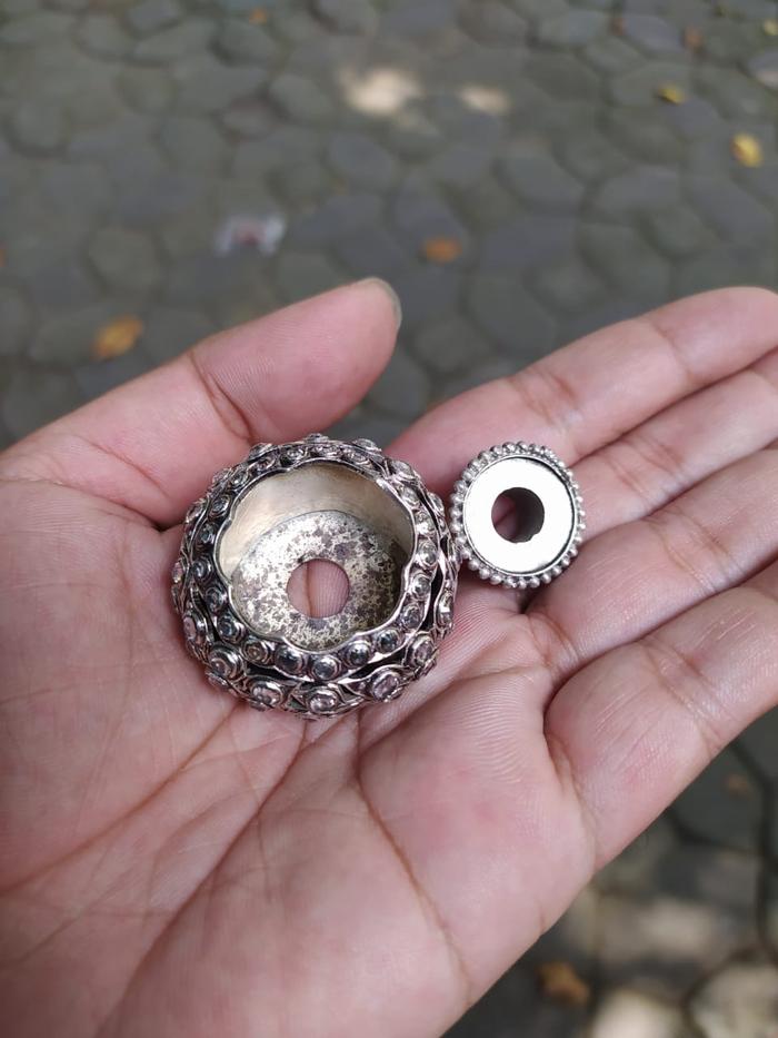 mendak selut keris bahan tembaga mata batu yakut garap alusan