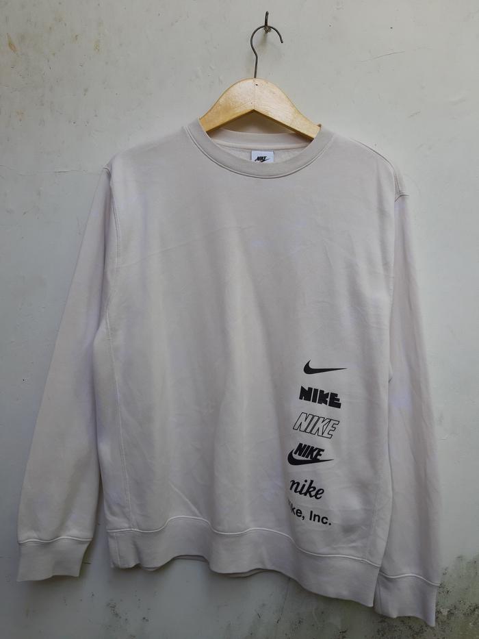 Crewneck Nike Putih Banyak Logo Various Nike Logo