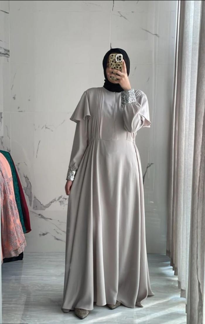 Gamis wanita abu-abu