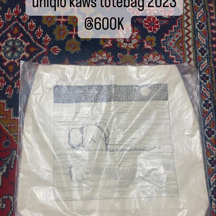 wts uniqlo kaws totebag 2023 bnib original