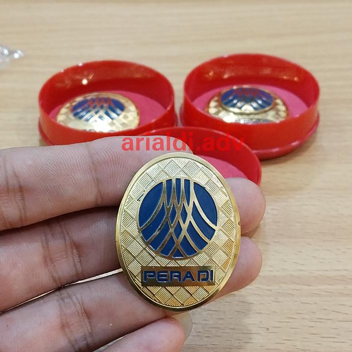 pin PERADI magnet pin peradi kuningan disepuh emas magnet