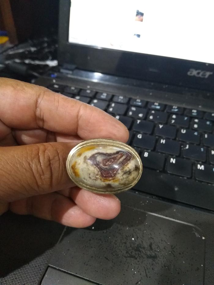 Cincin Batu Gambar burung pancawarna