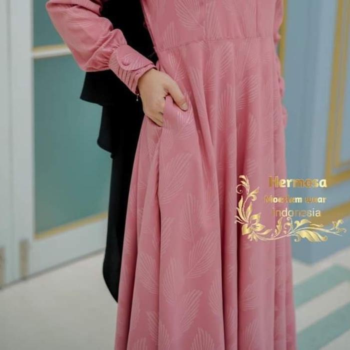 Gamis emboss motif daun warna dusty pink by hermosa