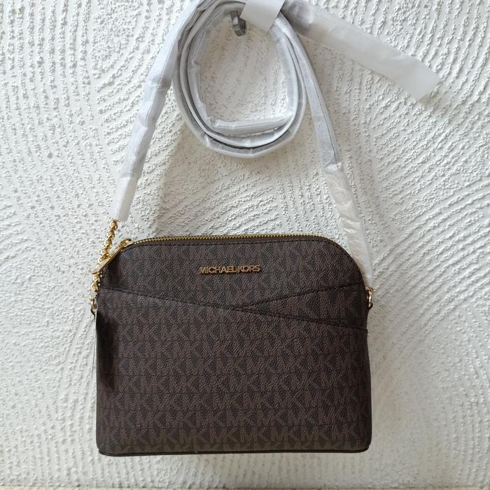 TAS WANITA MK JET SET MEDIUM DOME CROSSBODY SIGNATURE BROWN