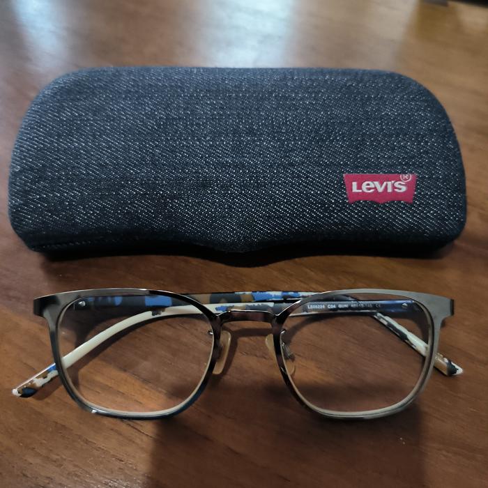 Kacamata Levis original kondisi bekas pakai
