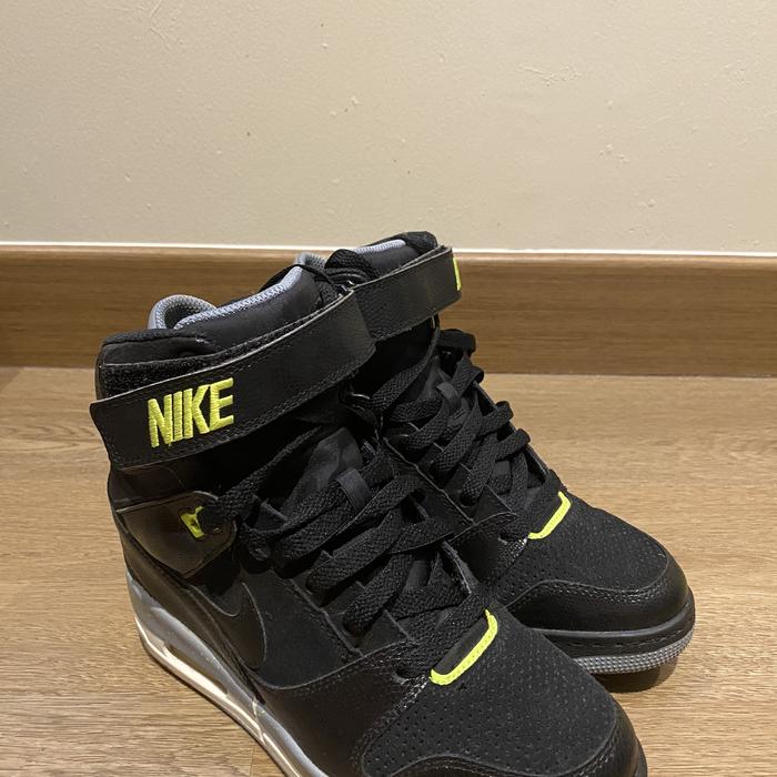 (PRELOVED) WMS NIKE AIR REVOLUTION SKY HI SIZE 38,5