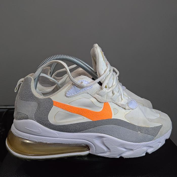 Nike - Putih Rct 270