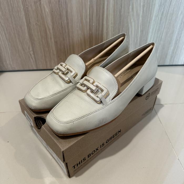 Preloved Loafer Wanita Clarks Seren30 Easy Ivory Leather SECOND