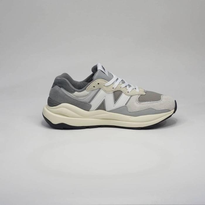 Sepatu Sneaker NB 5740 Grey Day Unisex